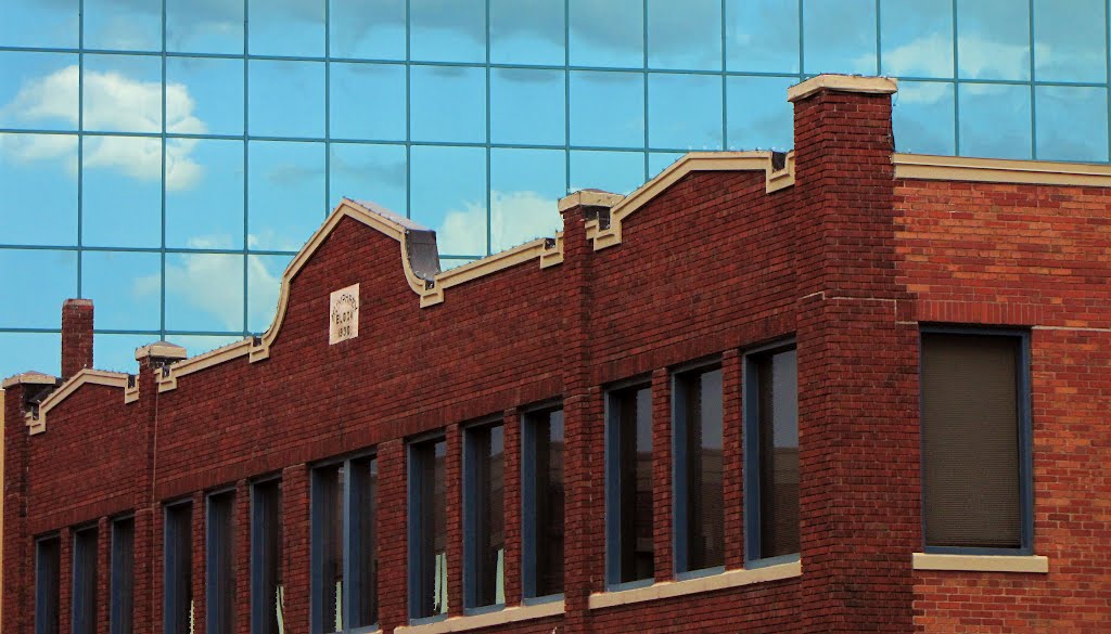 13500kms Of Canada(Day08)#278_ NB_Moncton~red brick & a cubists sky