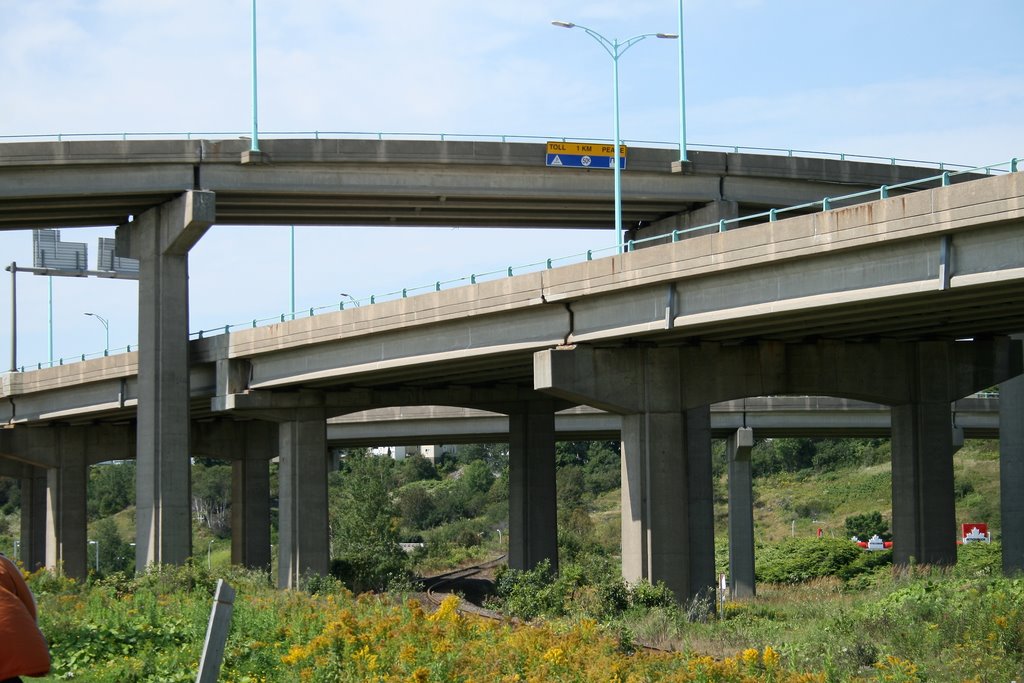 highway to harbour bridge in Saint John