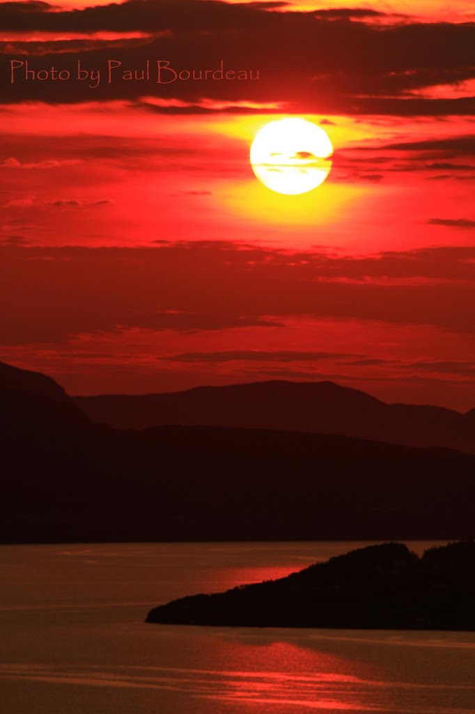 Sunset over the Humber Arm from Captain Cooks lookout.