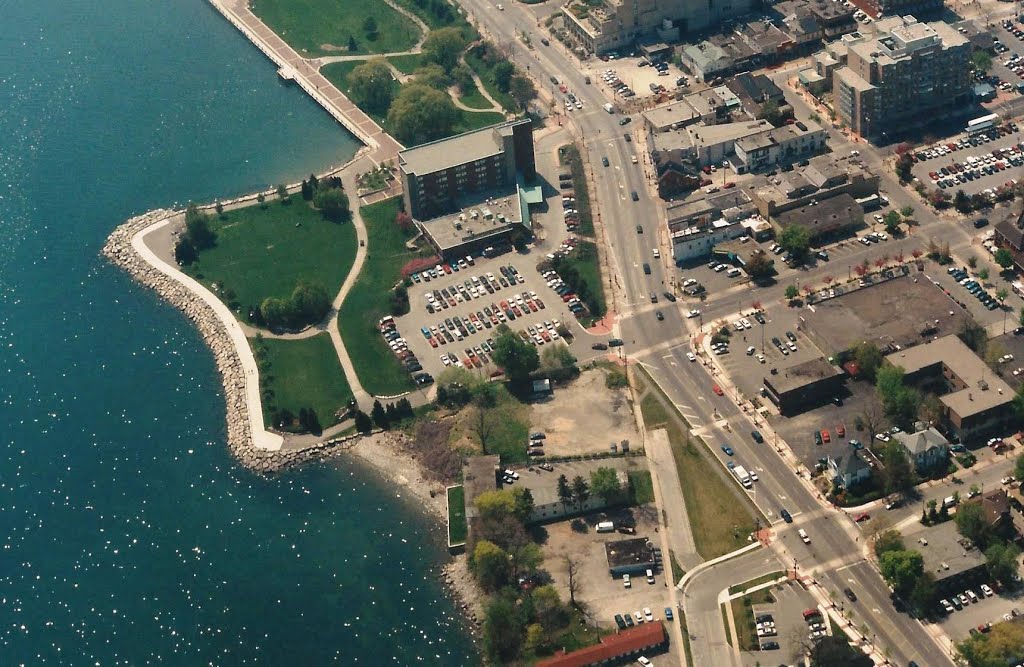 Waterfront area, downtown Burlington, Canada, May 1998