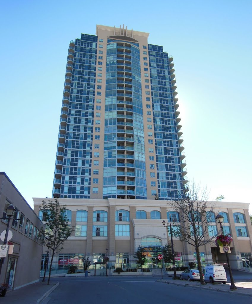 Large glass residential (Brampton, ON)