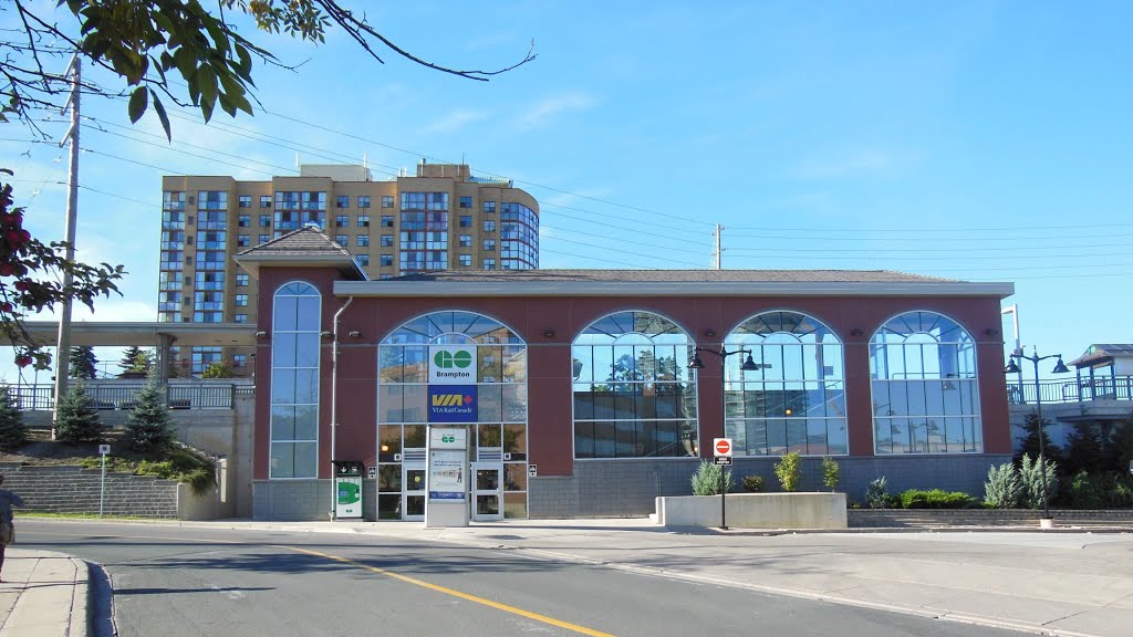 GO train and Via Rail access (Brampton, ON)