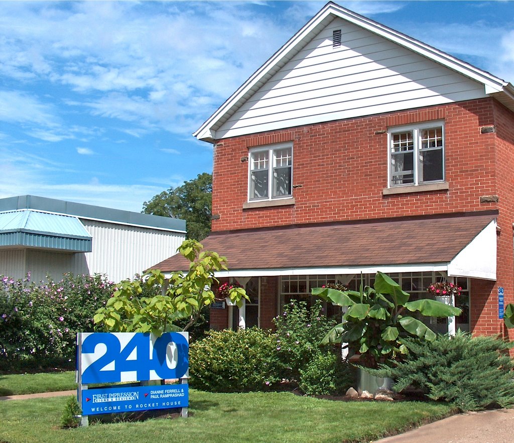 240 Erie Ave Brantford Ontario - First Impression Signs & Designs