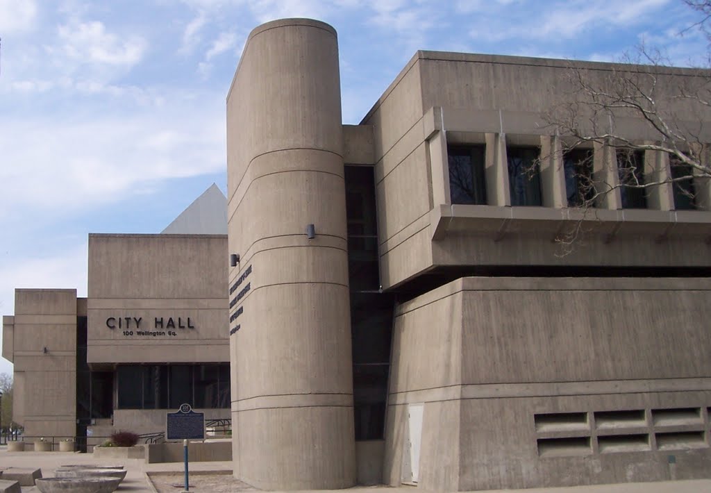 BRANTFORD - City Hall and Provincial Courts