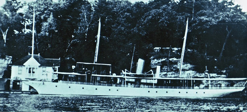 Fulford Boathouse, steam yacht Magedoma