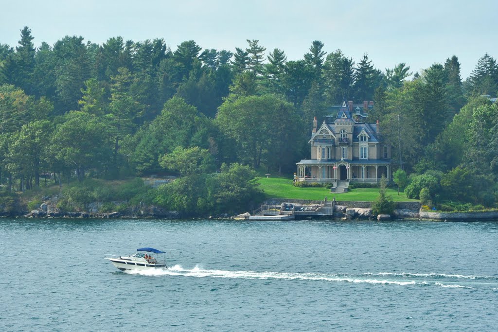 Canada, Saint Lawrence Seaway: Victorian House near Brockville