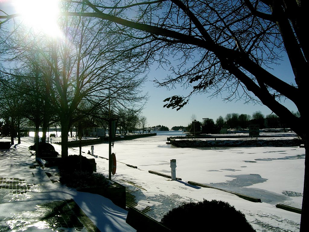 Frozen Harbour - Brockville - 2004
