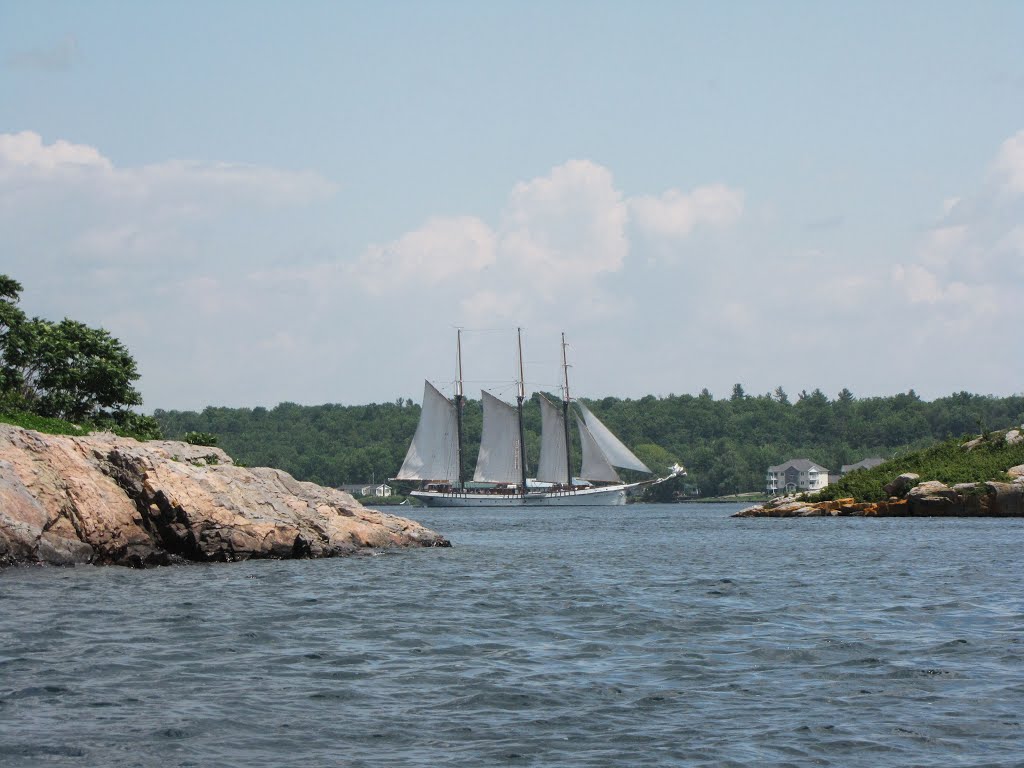 Empire Sandy appears from behind McNair and Murray Island.  There are lots of rocky shoals and islands to navigate around.  The current can sweep you into places you did not intend to go.