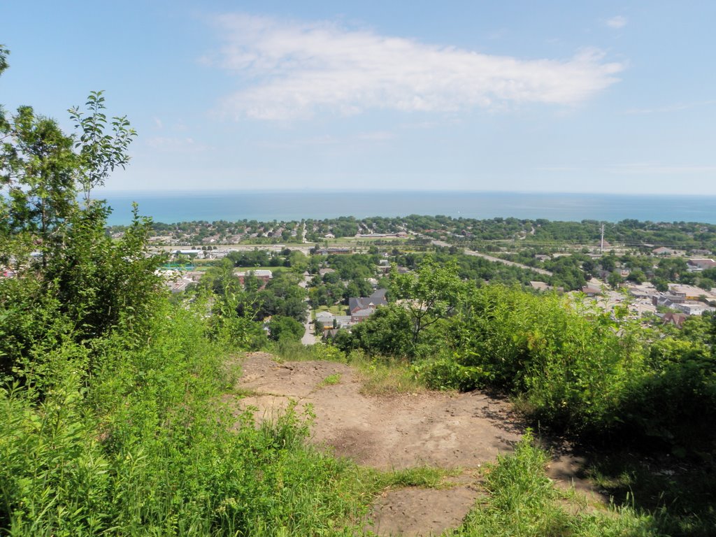 Looking north toward Toronto from Beamer Point above Grimsby
