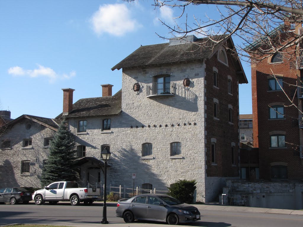 Former Bajus Brewery with oak barrels built into the wall near the top. The 3 story part was built in 1861, the south wing may day back to 1794 making it one of the oldest structures in Ontario. In 1842 Kingston had 136 licensed taverns and a population o