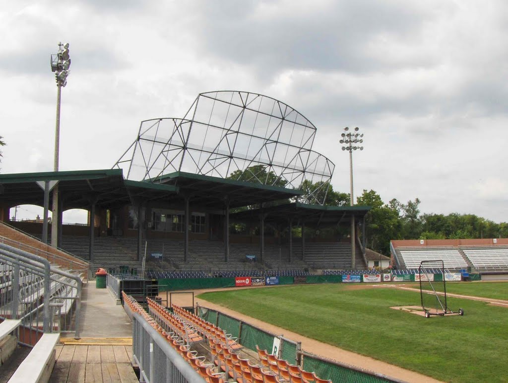 Labatt Memorial Park, GLCT