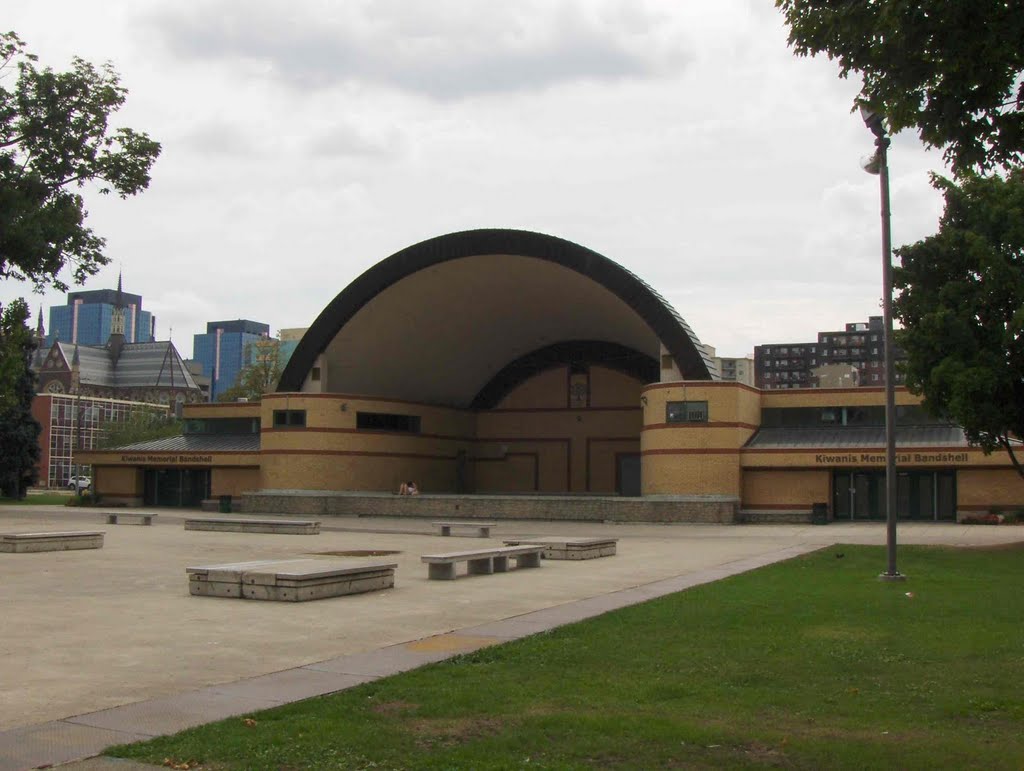 Kiwanis Memorial Bandshell, GLCT