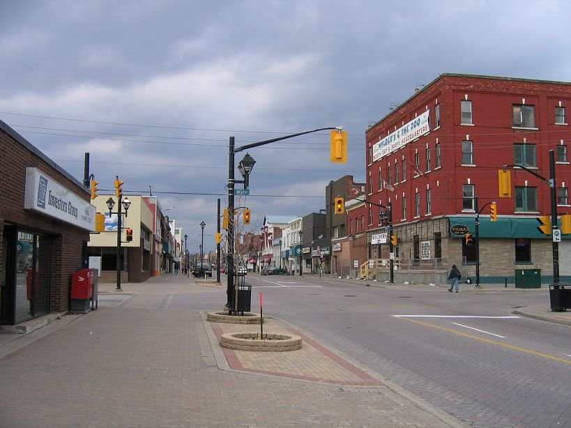 Main & Wyld, downtown North Bay - looking north