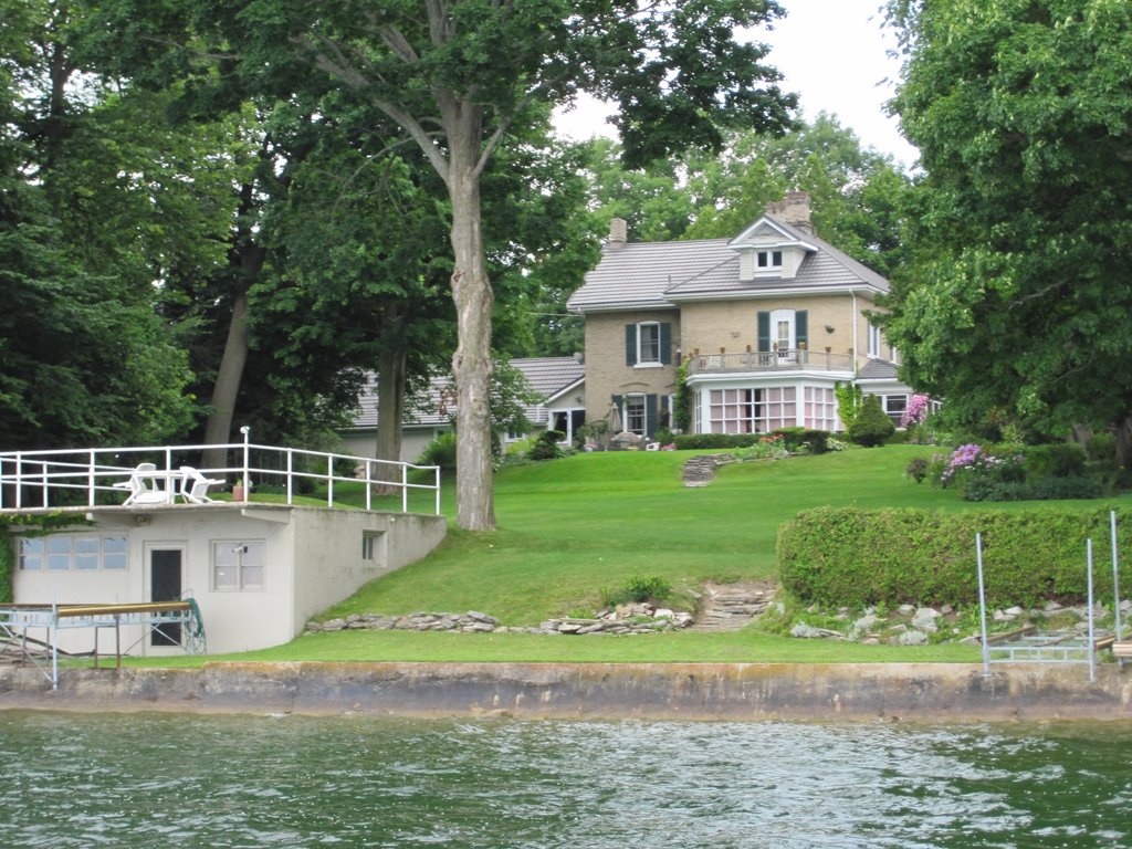 286 Bay St from water