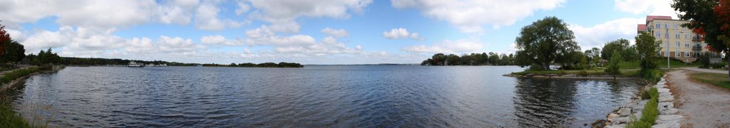 Lake Couchiching, from Lightfoot Trail in Orillia (180° panorama)