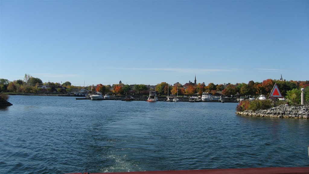 Leaving Orillia for the last time in the 2008 boating season.