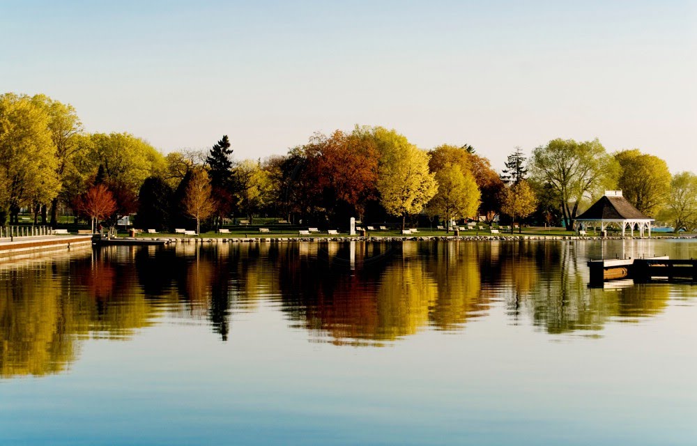 Orillia - Couchiching Beach Park in Autumn