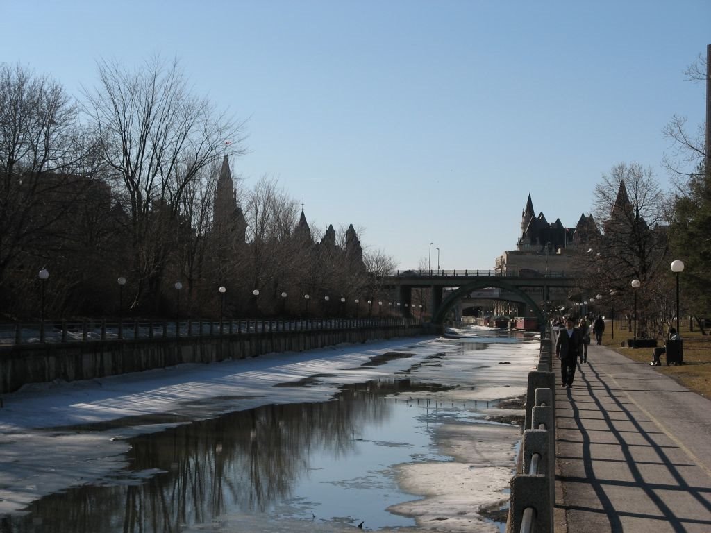 Death of a skating rink - Rideau canal - March 2007