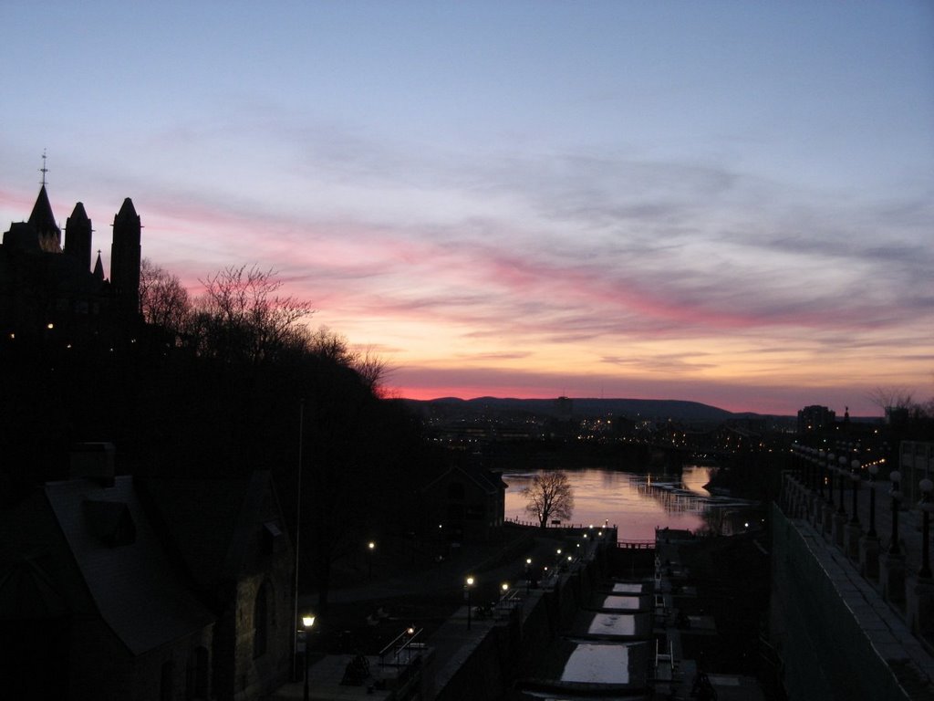 Rideau canal at sunset - April 2007