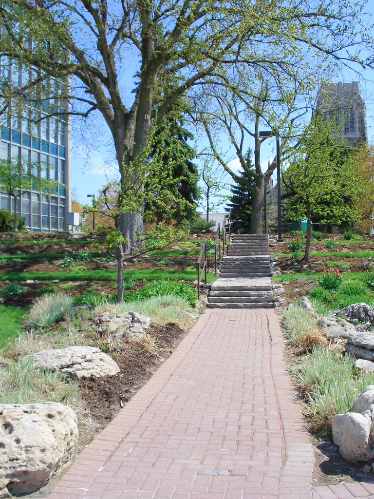 walk to City Hall of Oshawa,Ontario Canada..(εισοδος Δημαρχειου)