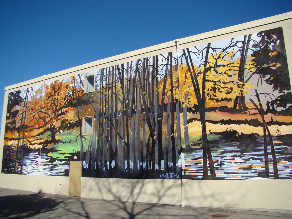 Mural on side of River Gardens Inn