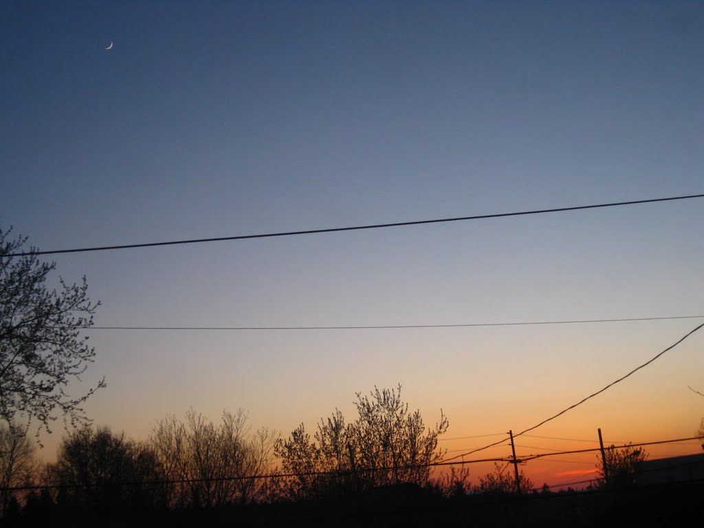 Sunset in Timmins With Moon