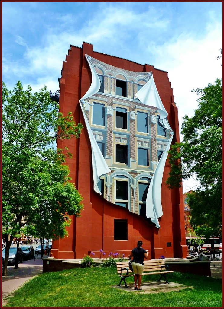 Gooderham Building (1892) from Berczy Park. Mural by  Canadian artist *Derek Michael Besant (1980)
