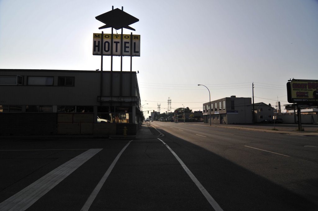 Old Intowner | Motor Hotel
