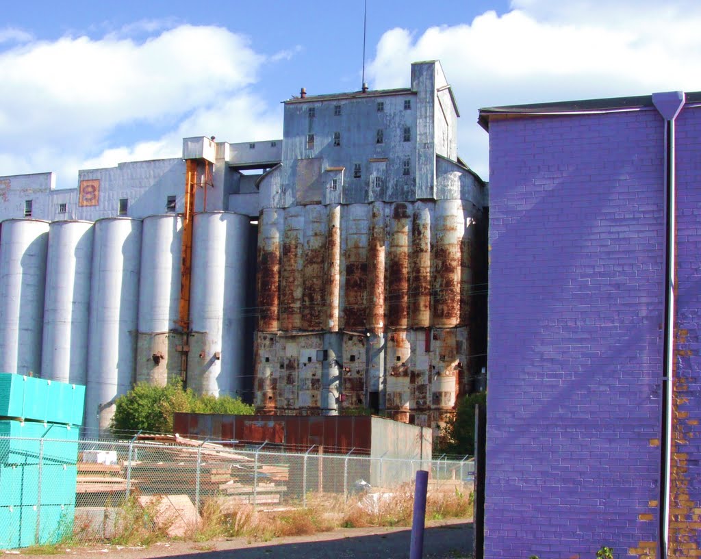 grain elevator in Thunder Bay