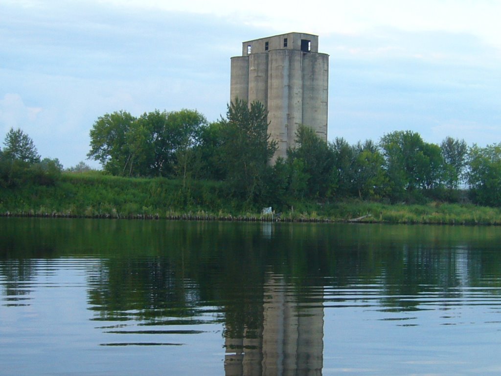 Kam river  old grain elevators on Mckellar Island