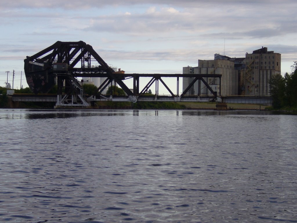 Kam river looking north at railway bridge