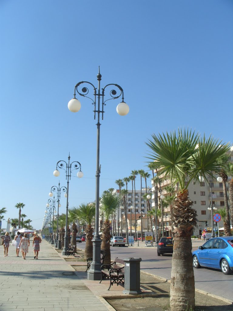 Larnaca impozáns tengerparti sétánya