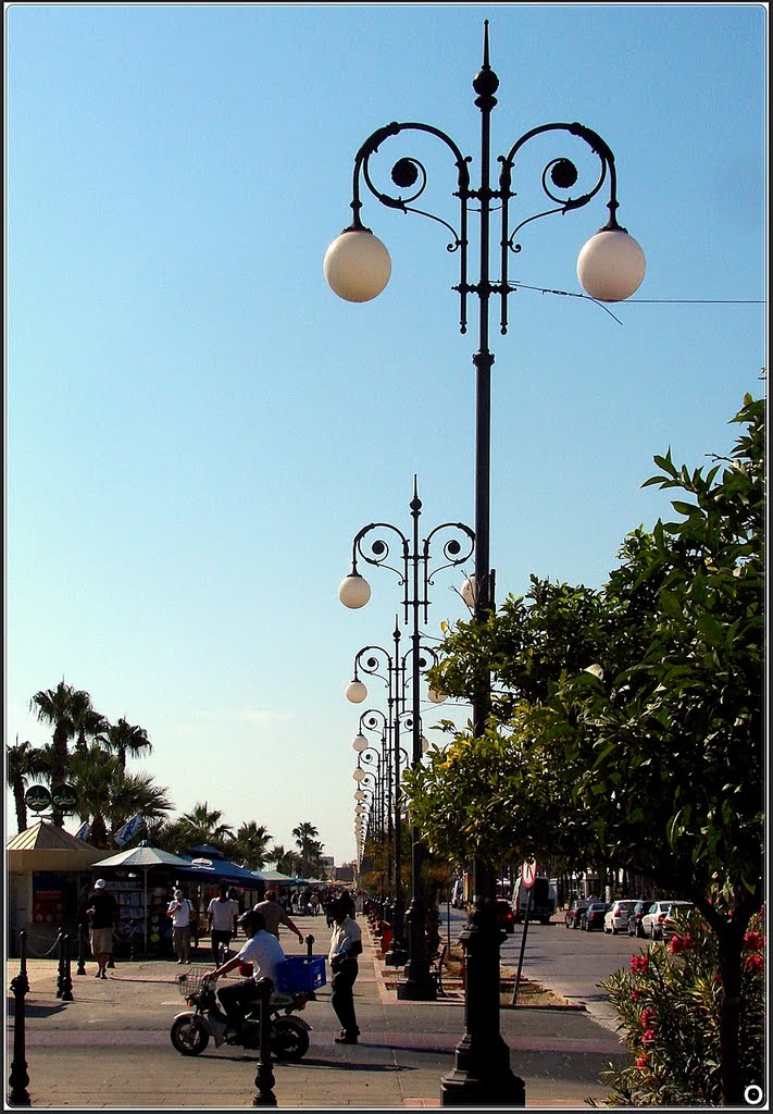 Larnaca : A tengerparti sétány.