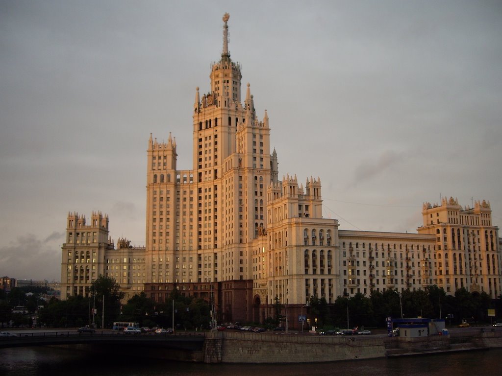 Kotelnicheskaya Embankment Building