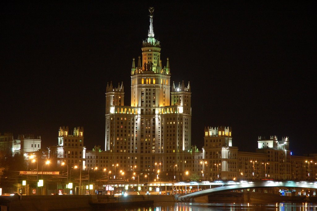 Высотка на Котельнической набережной/The high-altitude house on quay Kotelnicheskoj