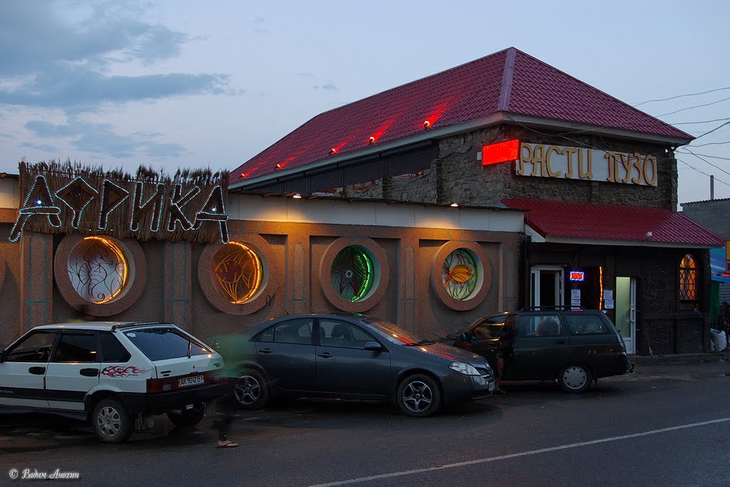 Evening in Rybachje village