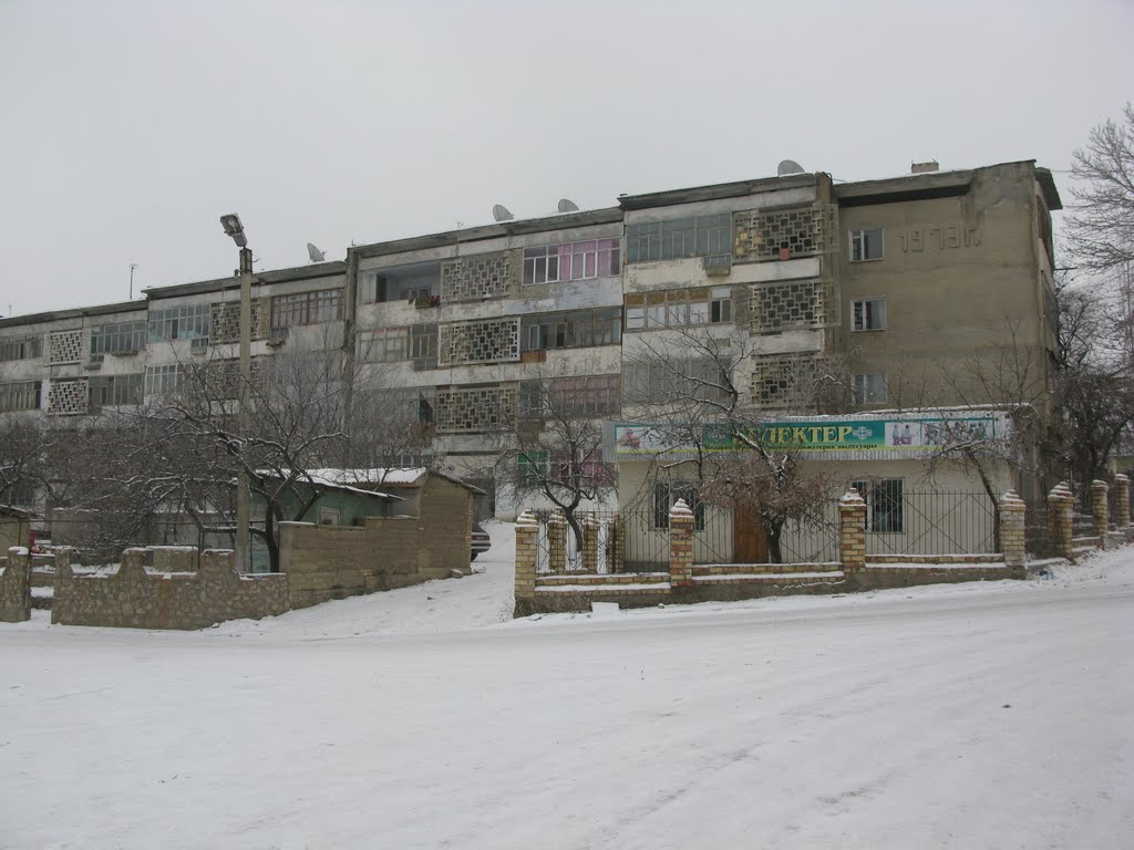 Kadamzhay, winter, near marketplace