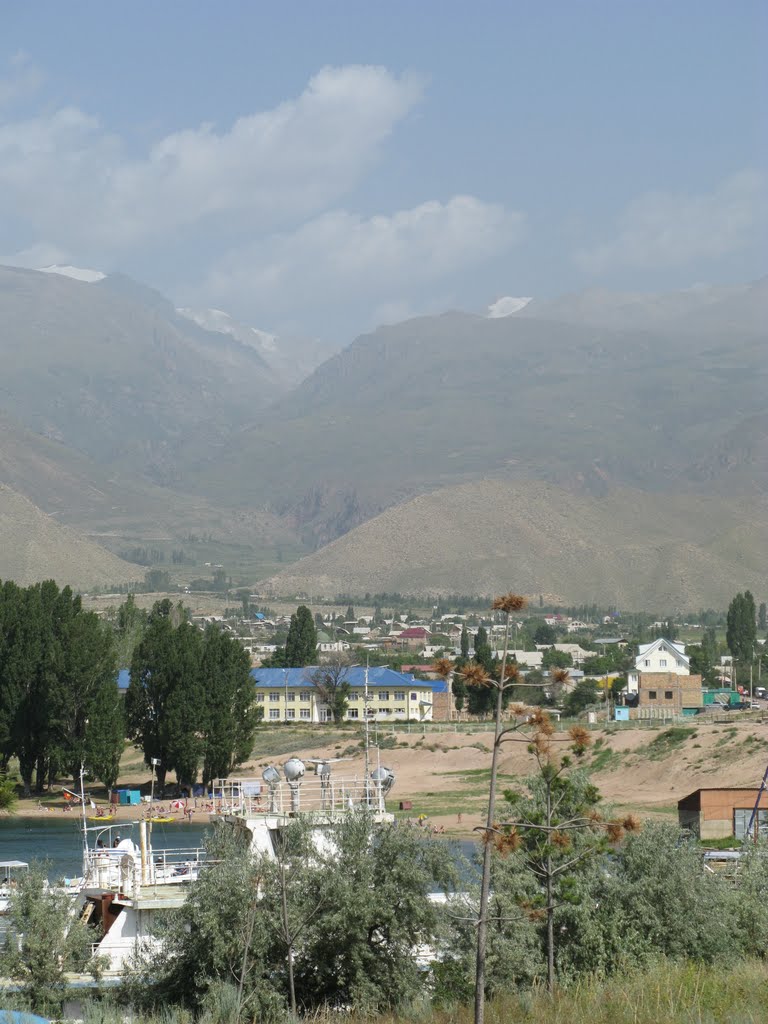 View through the yacht club in the Cholpon-Ata gorge