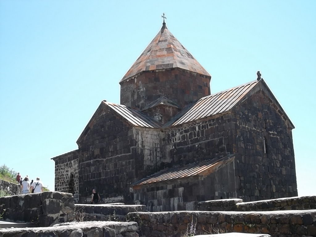 Монастырь Севанаванк. Церковь Сурб Аракелоц (871 – 874 гг.)