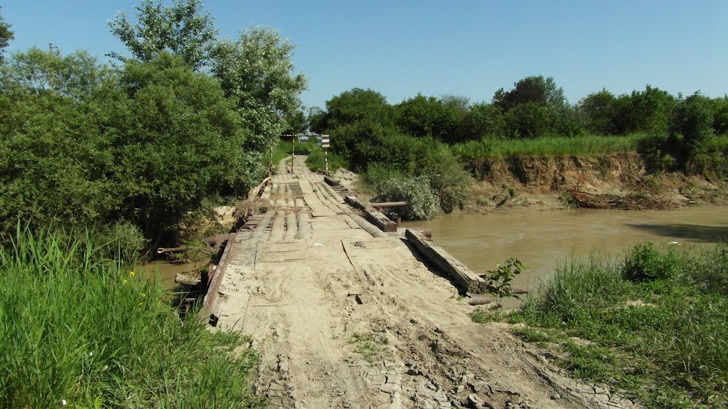 Мост Через Реку Куму 2012, Bridge on the River Kuma