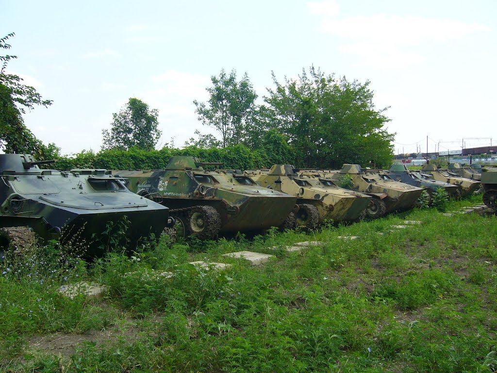 Тут Учат Управлять Танком/ There are also taught to drive a tank