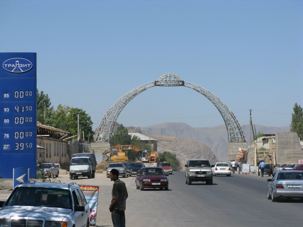 Osh, Pamir highway, archway
