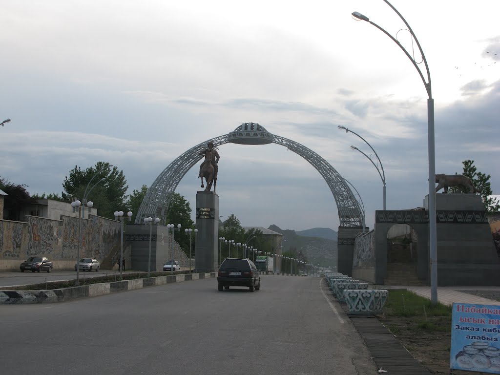 Osh, Pamirskaya St., archway, Alymbek Datka monument