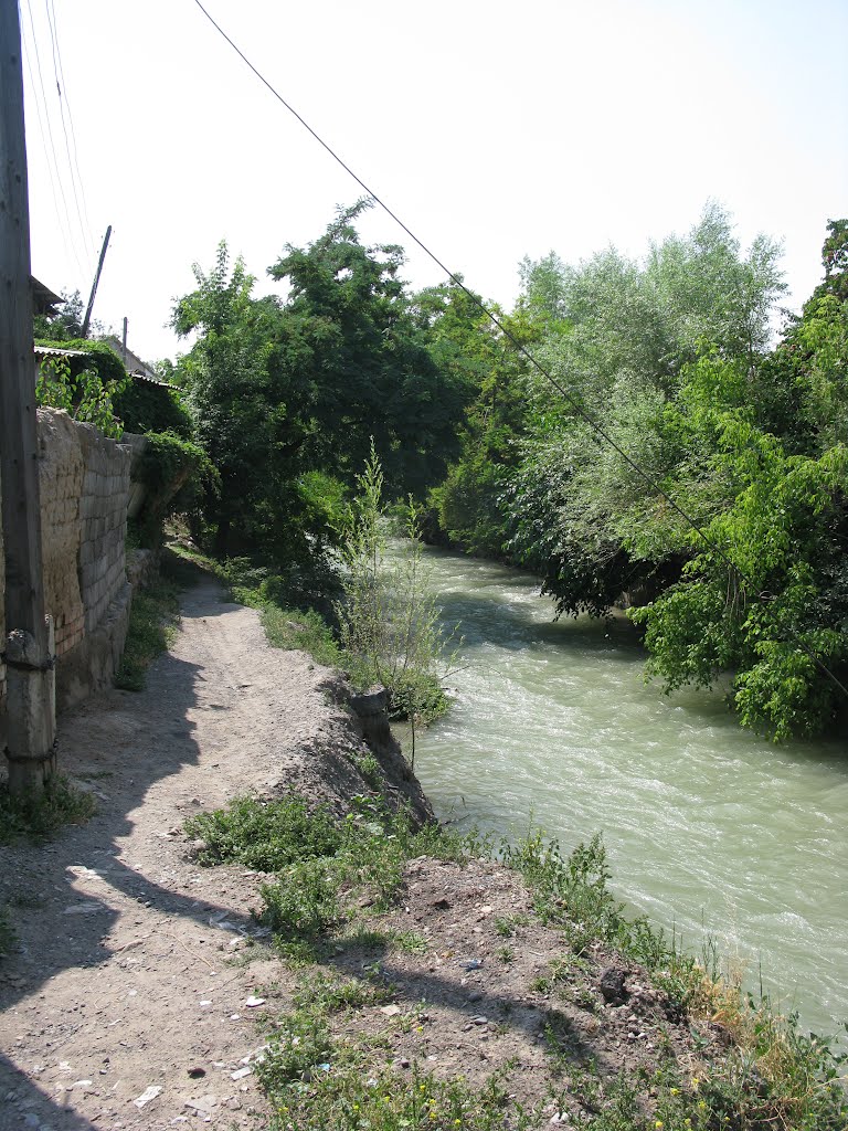 Osh, uzbek quarter, canal