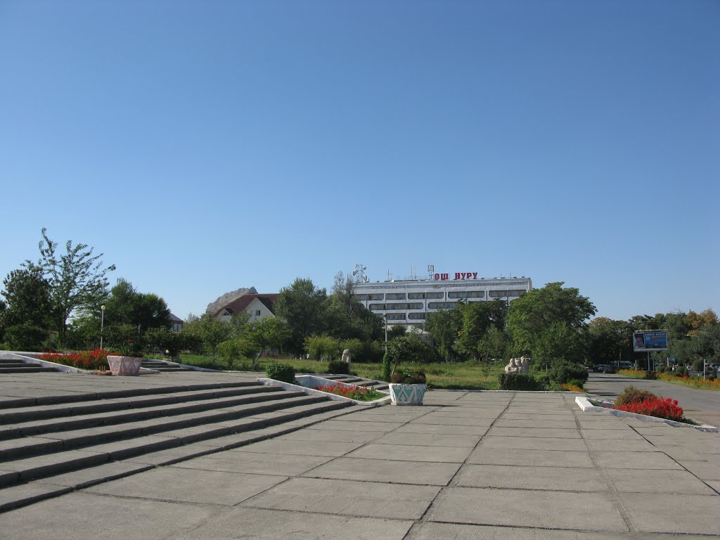 Osh, Lenin Avenue, "Osh Nuru" hotel far [P1]