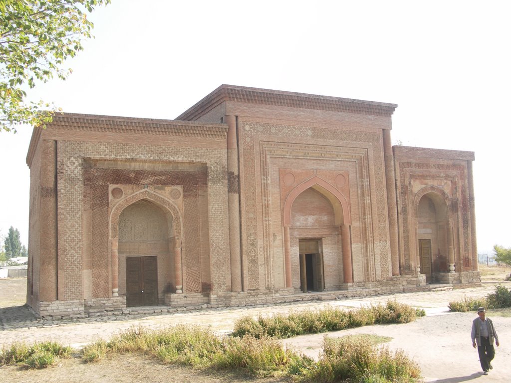 Uzgen, 11th cen Karakhanide Mausoleum