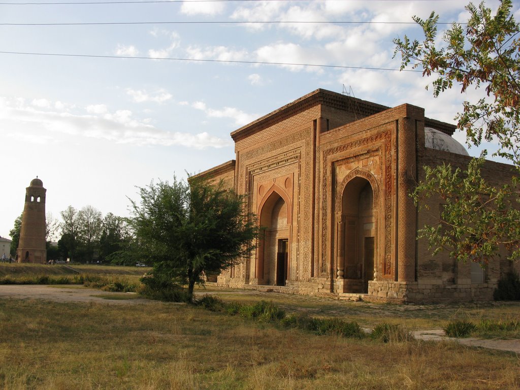 Uzgen, mausoleum (Qarakhanid dynasty, XII c.)