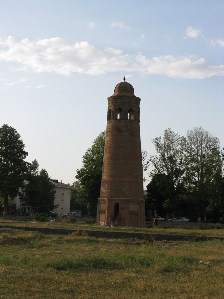 Uzgen, minaret (Qarakhanid dynasty, XII c.)