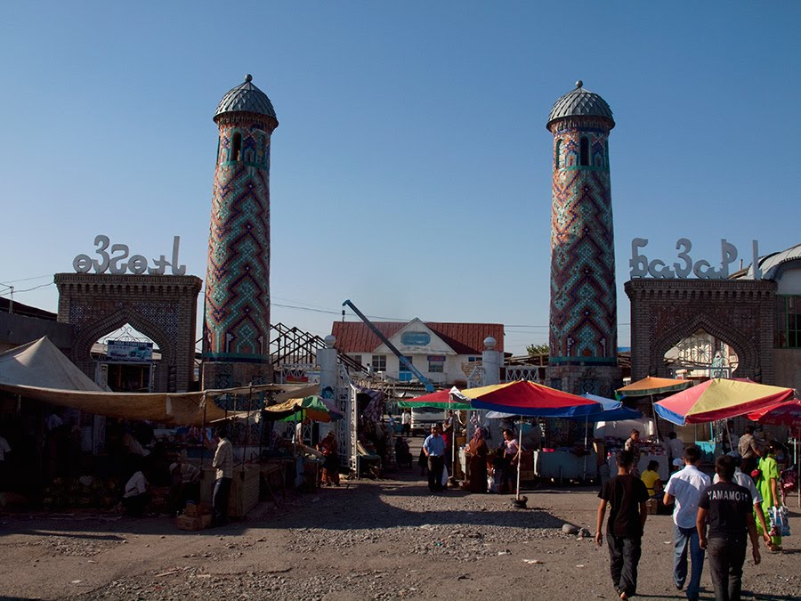 Market entrance in Uzgen