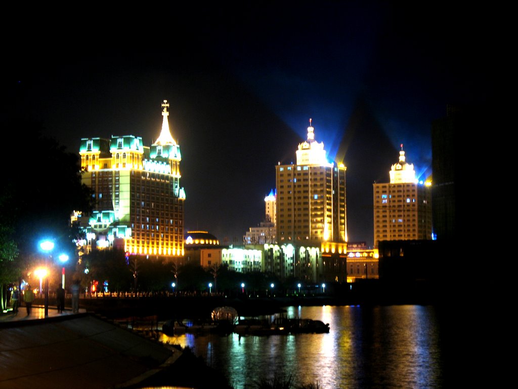 满洲里夜景 （周建泽摄）